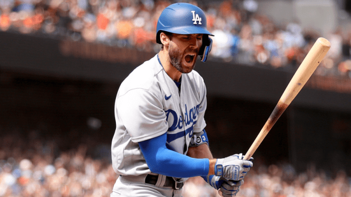 Dodgers seek sweep yankees after blowout win