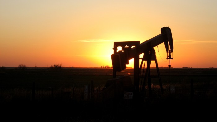 Oklahoma Sunset Oil Rig Free Stock Photo - Public Domain Pictures Oil prices set weekly drop with tariff legal battles opec focus