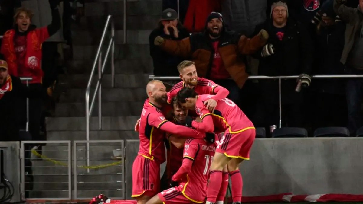 Classify Olof Mellberg St louis city fire coach olof mellberg after 15 matches