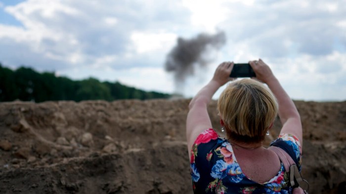 See how Ukrainian team works to defuse mines left by Russians | CNN Us ukraine minerals deal case against