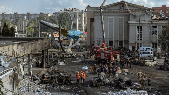 Ukraine war: Inside the recaptured city of Izyum - BBC News Uk threatens sue abramovich release frozen money chelsea sale