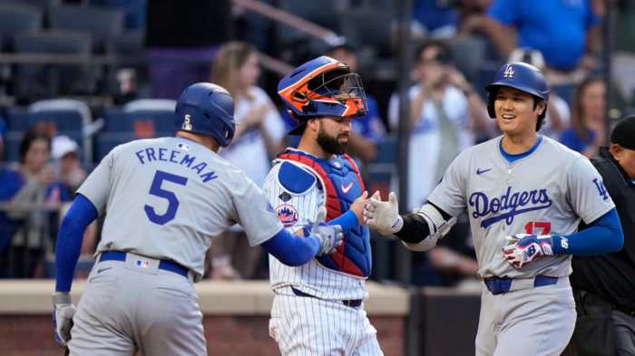 Dodgers use 3 run eighth inning complete rally over mets