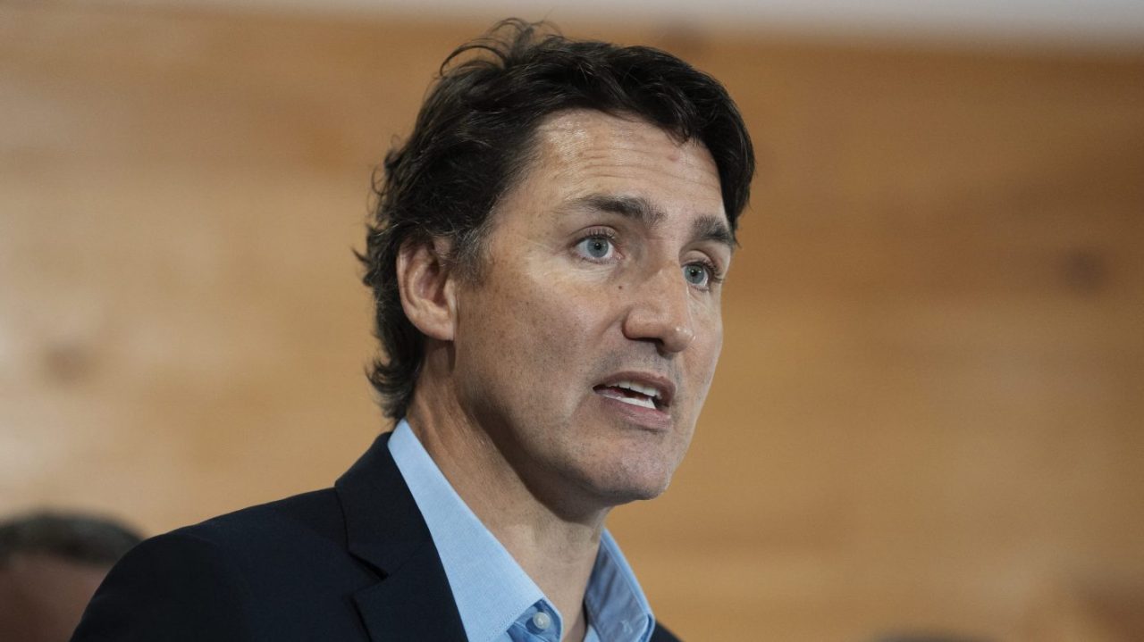 Trump threatens to leave Canada behind on NAFTA, warns Congress not to ... Trumps threats to canada will backfire