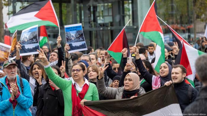 Israel’s military pushes into southern Gaza after temporary truce ends ... German minister says future arms deliveries israel depend gaza situation
