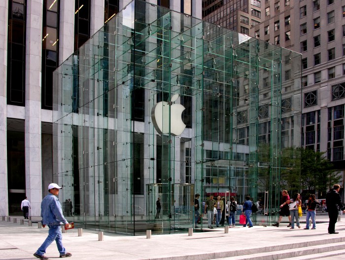 File:Apple store fifth avenue.jpg Here is everything apple announced its annual developer conference