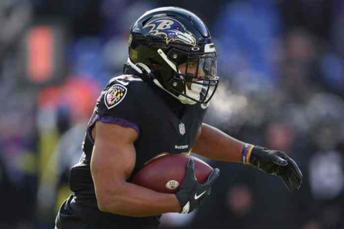 Lamar Jackson Reacts To J.K. Dobbins' Return To Ravens Broncos announced signing rb jk dobbins