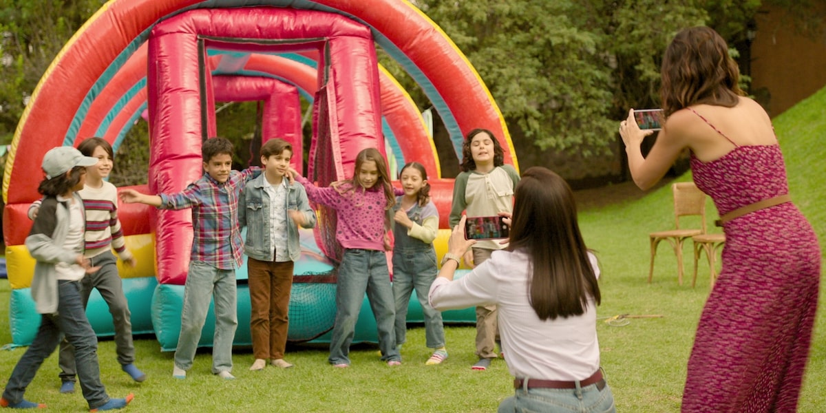 Netflix viewers urged to watch '10/10' series based on tragic true ... Trainwreck astroworld tragedy netflix true story