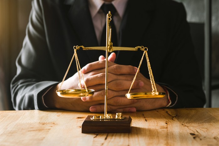 Ex-CEO sues business for wrongful dismissal | | HR Grapevine | News Itau presses suit against former cfo after settling with ex consultant