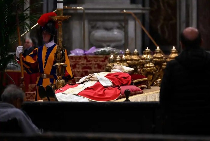 Pope Francis to lead unique funeral for ex-pope Benedict | Inquirer News Pope francis funeral who will attend