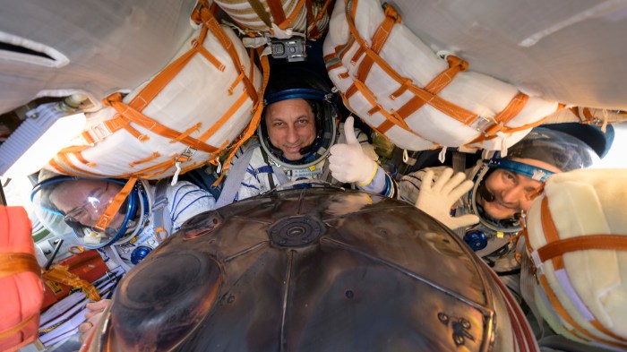 China's ‘mystery’ reusable spacecraft returns to Earth after 276 days ... Soviet spacecraft plunging back to earth what to know