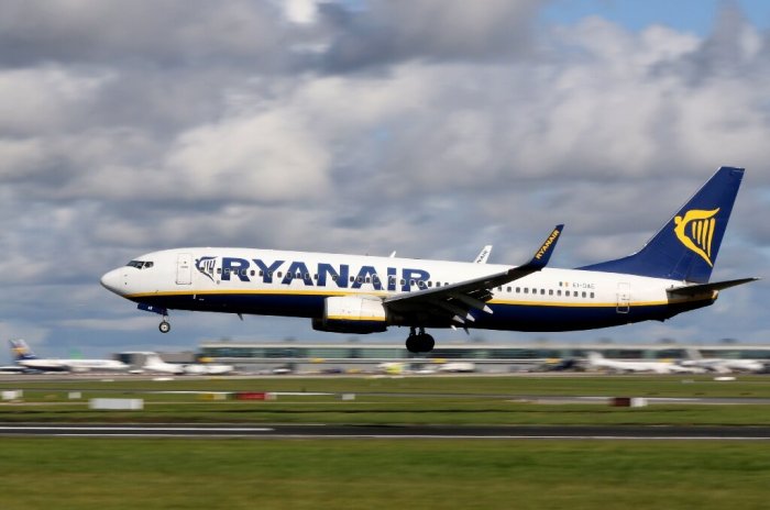 Ryanair ceo oleary hits share price target that could earn him 100 million euros