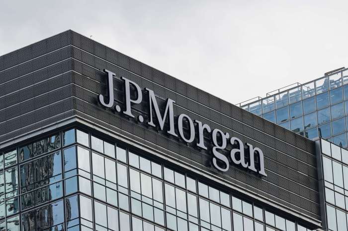 JPMorgan Chase investigating misuse of pandemic aid funds - ABC News Jpmorgan lifts yuan forecast easing tariff risks de dollarisation trend