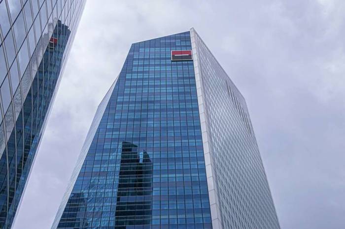 Dollar Pegged Stabecoins vs Algorithmic Stablecoin Societe generale launch dollar pegged stablecoin