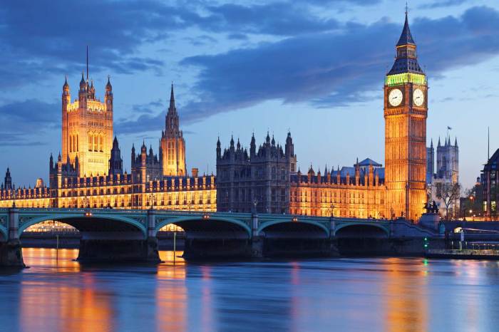 Uks reeves says economy is turning corner eyes energy investment