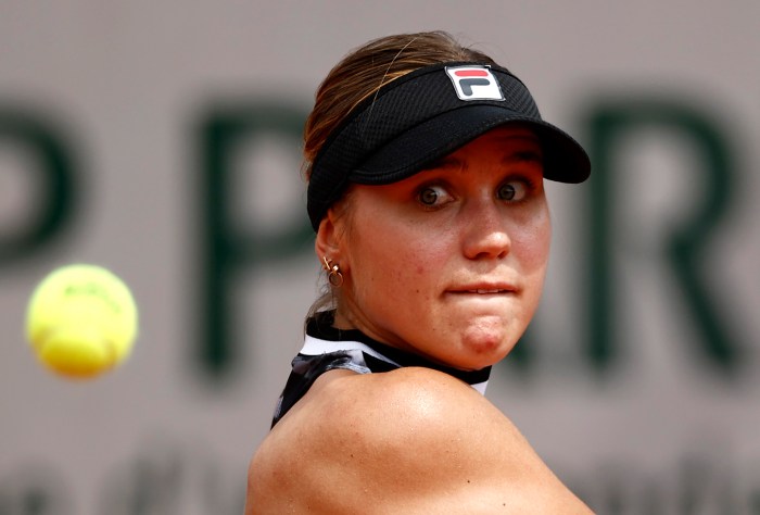 Keys battles past kenin reach french open fourth round