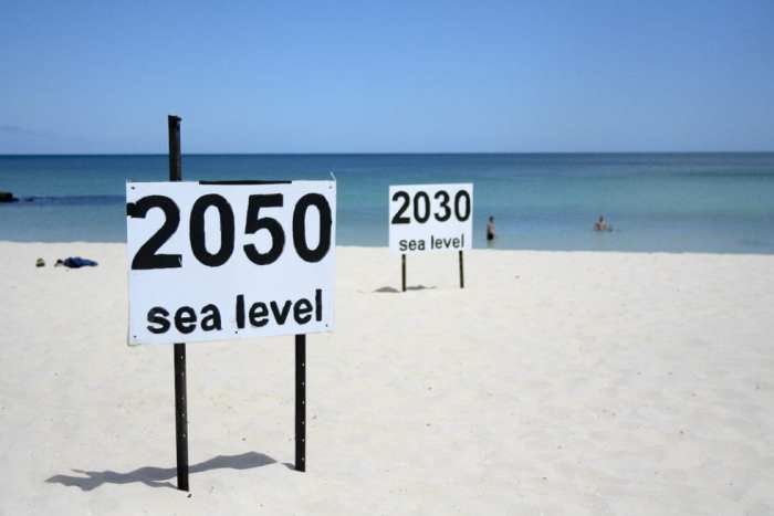 Misleading harbour comparison photos do not prove rising sea levels are hoax